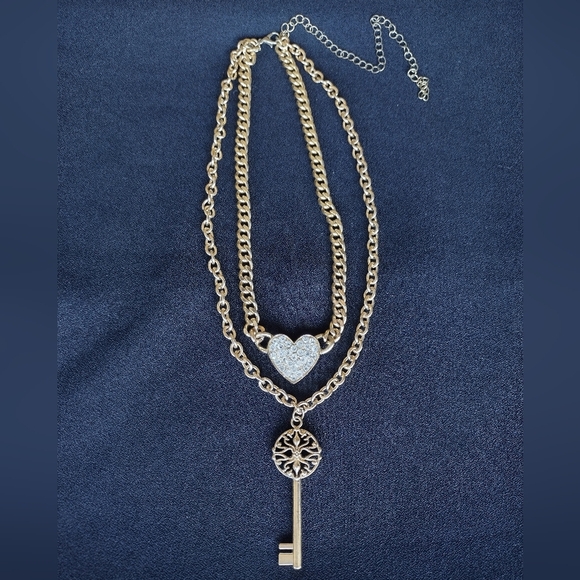 Gold Heart and Key Layered Pendant Necklace - Picture 8 of 12
